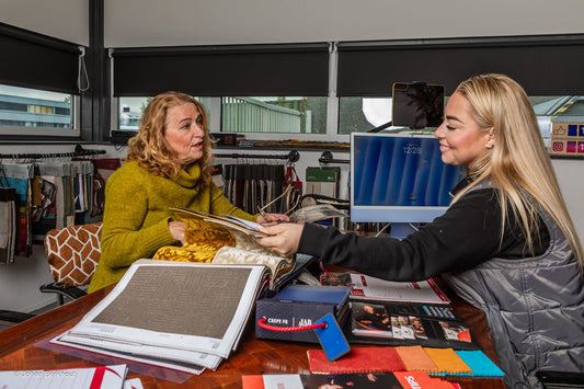 Stoelen herstofferen in Amersfoort: geef je eetkamerstoelen een nieuwe look