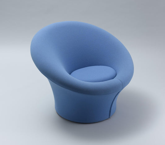 Geef deze ronde designfauteuil nieuw comfort met een passende meubelstof
