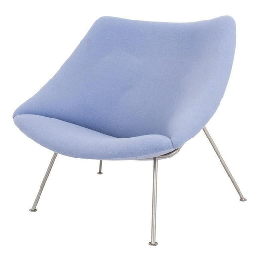 Vakkundige restauratie van een iconische designfauteuil met organische vormen